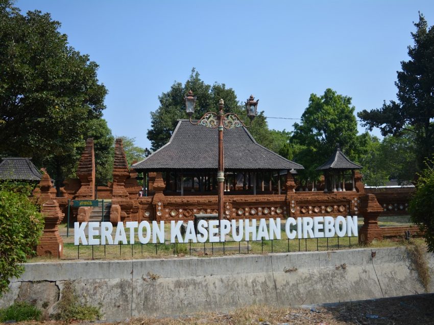 15 Peninggalan Kerajaan Cirebon Beserta Penjelasan dan Gambarnya